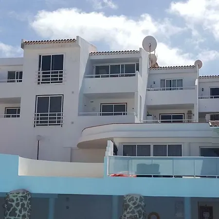 Island Village 公寓 *